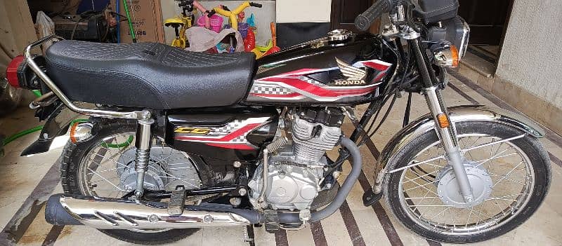 Honda CG 125 2024  Black Color 5