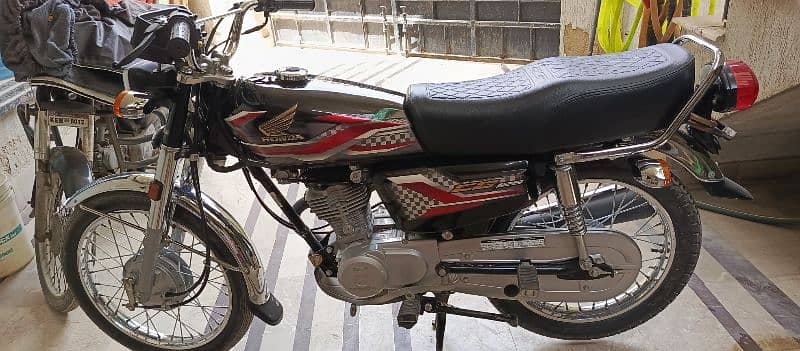 Honda CG 125 2024  Black Color 8