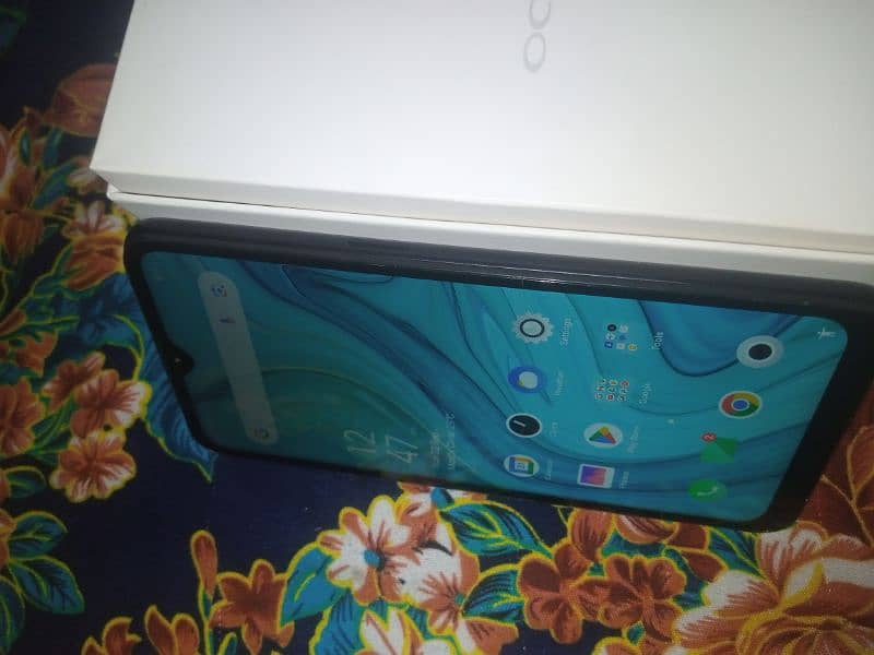 Oppo A1k  All ok hai bhai box Sath 2 GB 32 
10 by 9 condition all ok 5