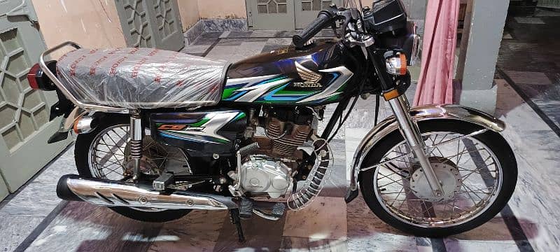 Honda CG125 Black 8