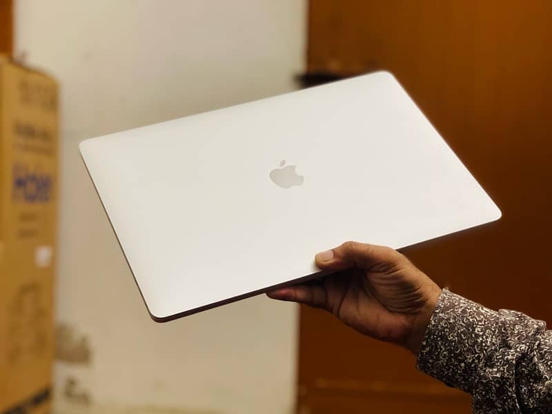 MacBook Pro Retina, 15-inch, 2019 1