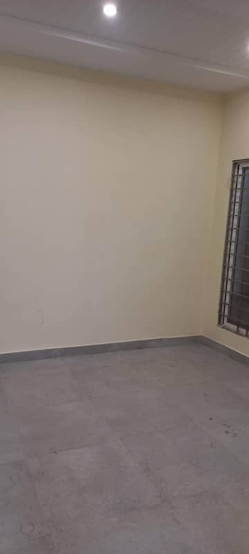 2 beds flat available for rent 2