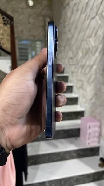 iphone 15 Pro Max 256GB Blue Titanium 3