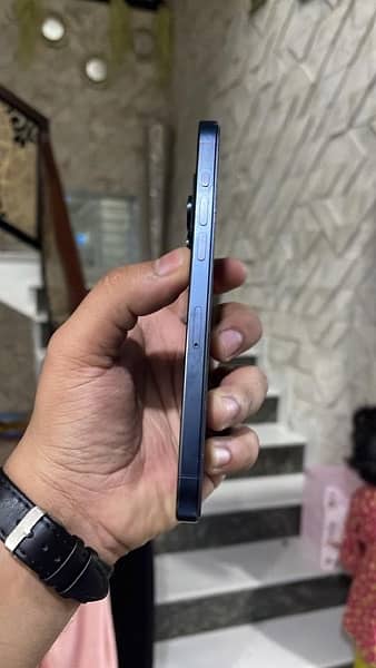 iphone 15 Pro Max 256GB Blue Titanium 4