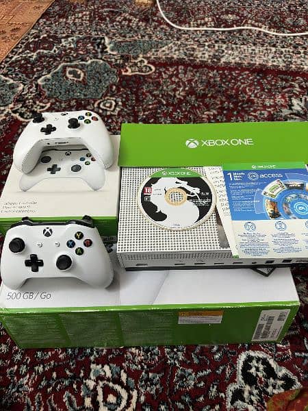 xbox one s 500g 10 by 10 Qatar import almost new with full accessories 2