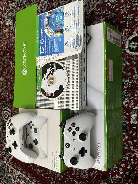 xbox one s 500g 10 by 10 Qatar import almost new with full accessories 4