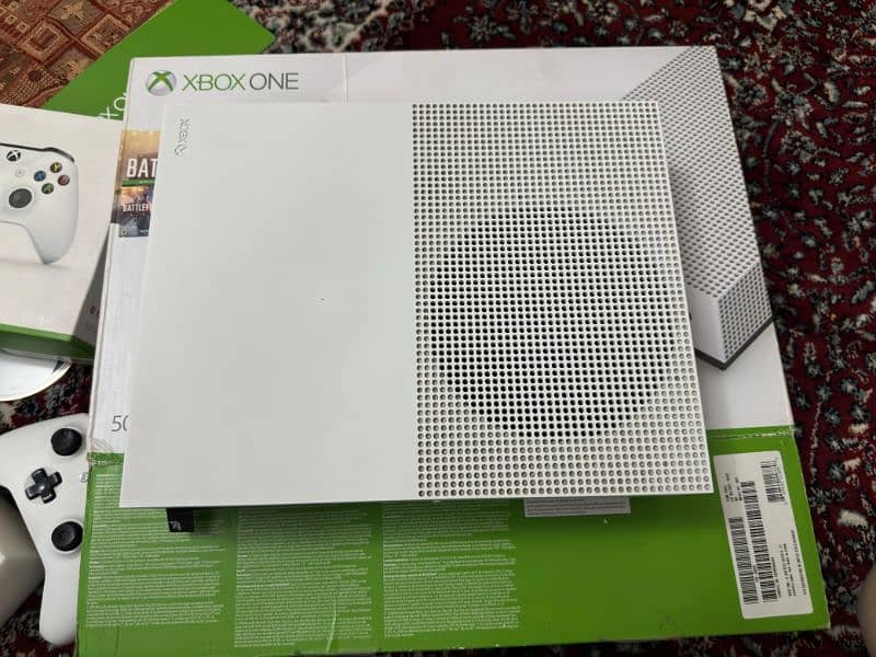 xbox one s 500g 10 by 10 Qatar import almost new with full accessories 7