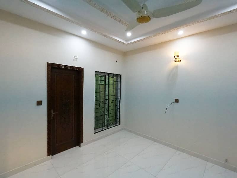 5 MARLA BRAND NEW HOUSE FOR SALE AT THE HEART OF LAHORE (ARCHITECT SOCIETY NEAR UCP) 30