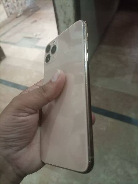 iPhone 11 Pro Max 64gb (Non PTA) 3