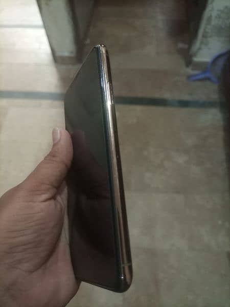 iPhone 11 Pro Max 64gb (Non PTA) 6