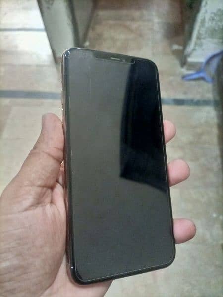 iPhone 11 Pro Max 64gb (Non PTA) 7