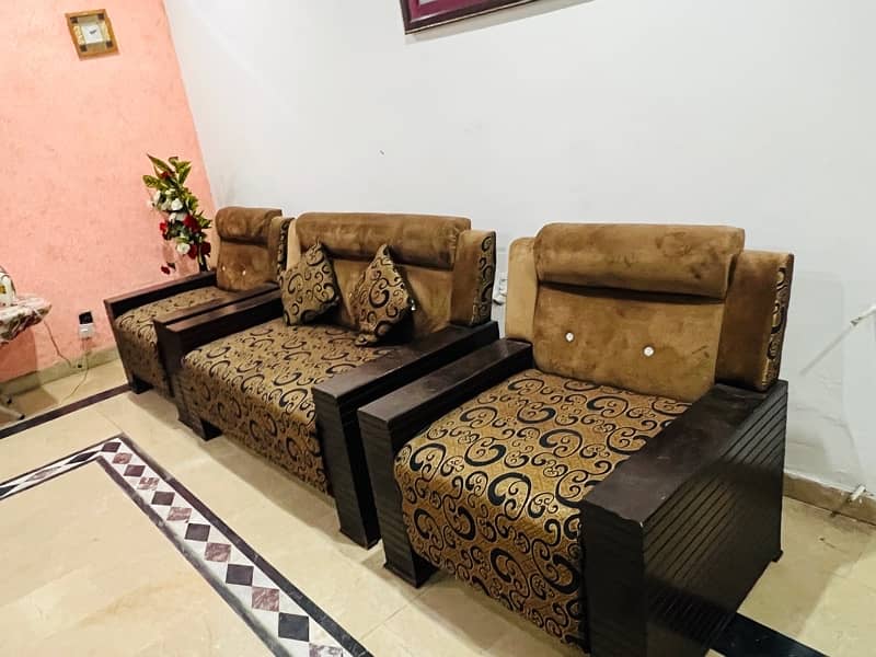 Sofa set for urgent sale 1