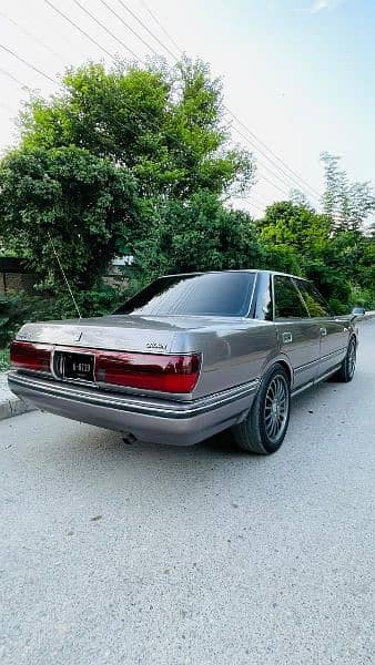 Toyota Crown 1988 3