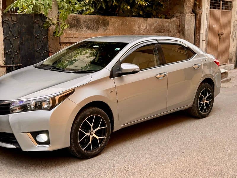 Toyota Corolla GLI 2015 - Registered 2016 3