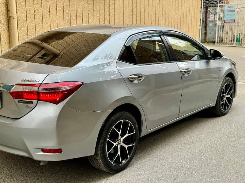 Toyota Corolla GLI 2015 - Registered 2016 5