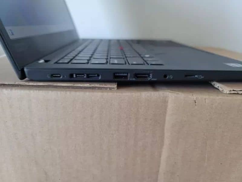 Lenovo ThinkPad T495 

AMD Ryzen 5 Pro  ( 3500U )  2.10Ghz 8