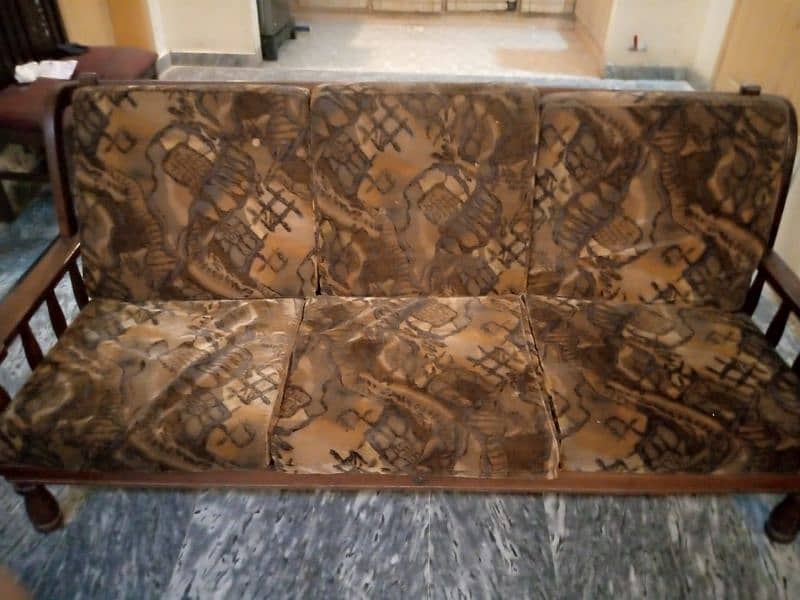 sofa in good condition 1