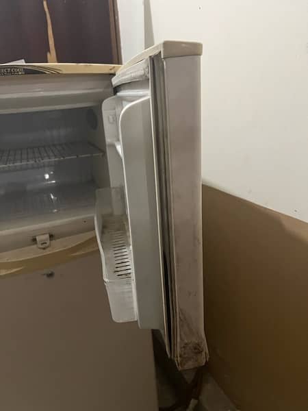 waves fridge good condition urgent sale 10