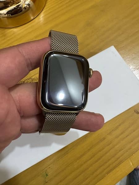 Apple Watch series 9 Stainless Steel Gold 1