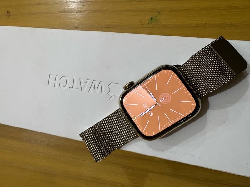 Apple Watch series 9 Stainless Steel Gold 4