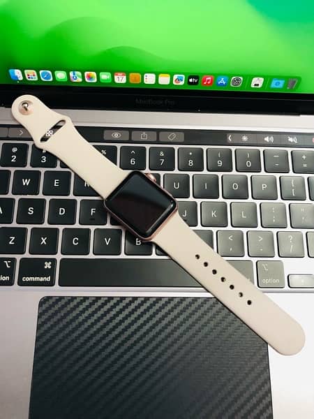 Apple Watch Series 3 & Series 2 4