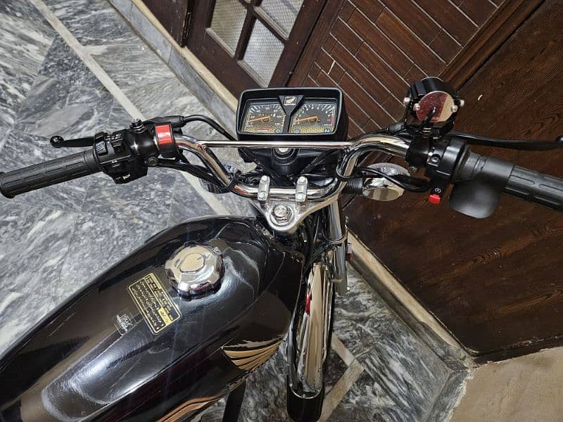 Honda CG125 Gold Edition 3