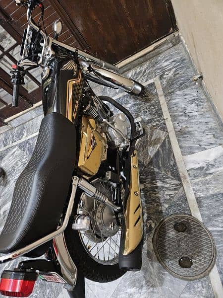 Honda CG125 Gold Edition 4