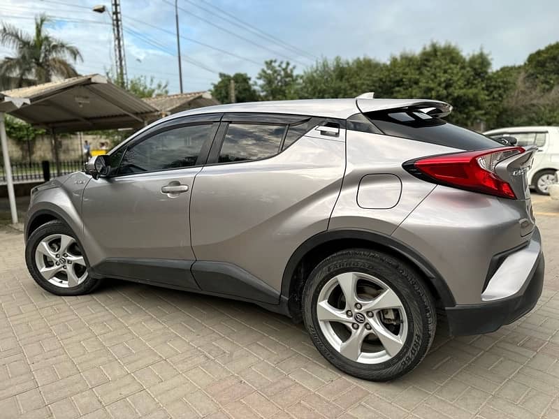 Toyota C-HR 2017 4