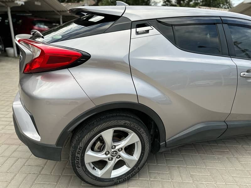 Toyota C-HR 2017 10