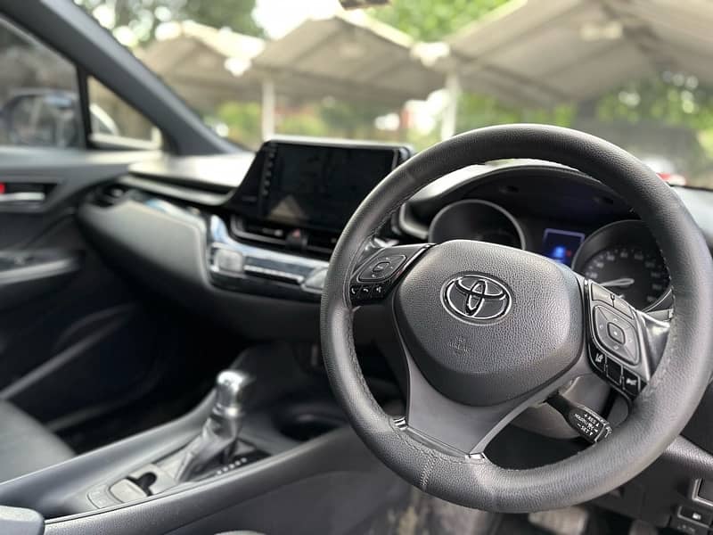 Toyota C-HR 2017 13