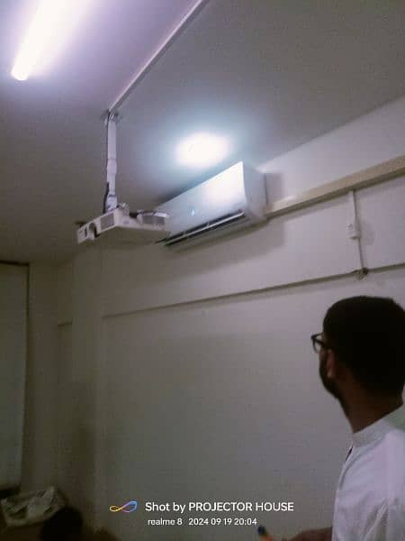 WE HAVE ALL KINDS OF PROJECTORS AVAILBLE IN DUBAI IMPORT 03152965654 1