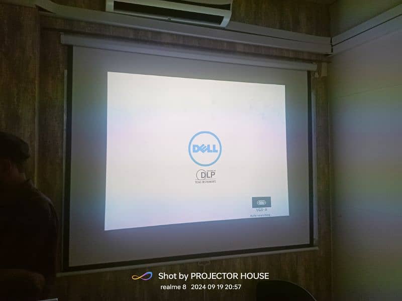 WE HAVE ALL KINDS OF PROJECTORS AVAILBLE IN DUBAI IMPORT 03152965654 2