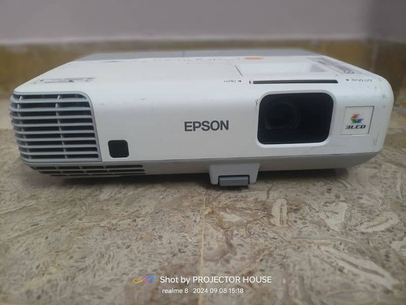 WE HAVE ALL KINDS OF PROJECTORS AVAILBLE IN DUBAI IMPORT 03152965654 4