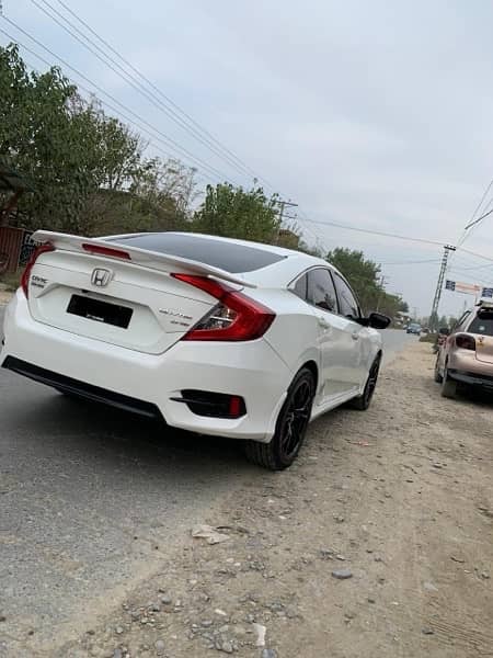 Honda Civic Oriel 2018 4