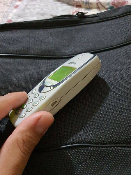 Original Nokia 3310 2