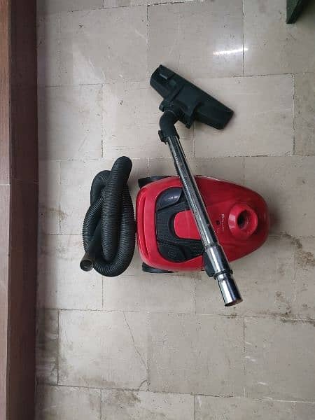 Dawlance Vacuum cleaner perfect condition 1