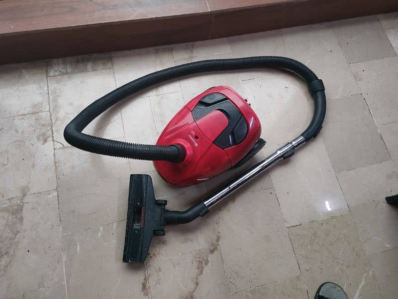 Dawlance Vacuum cleaner perfect condition 2