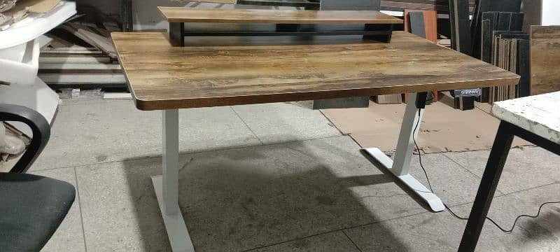 Electric standing desk/ height adjustable table 3