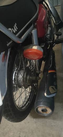 honda125 2023 mdl bht saaf cndtn me hai