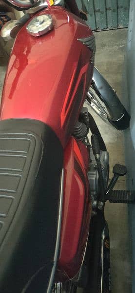 honda125 2023 mdl bht saaf cndtn me hai 2