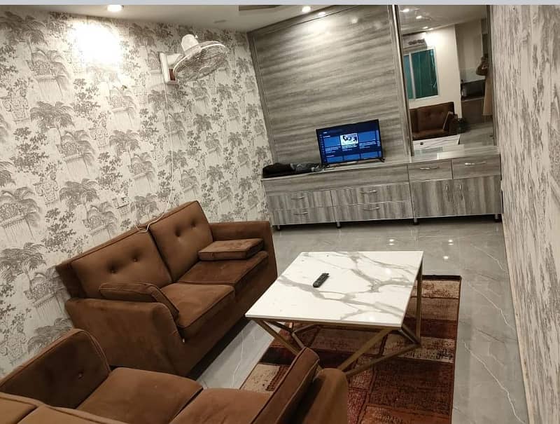 1 Bedroom VIP Full furnish flat per day available in Bahria town Lahore 0