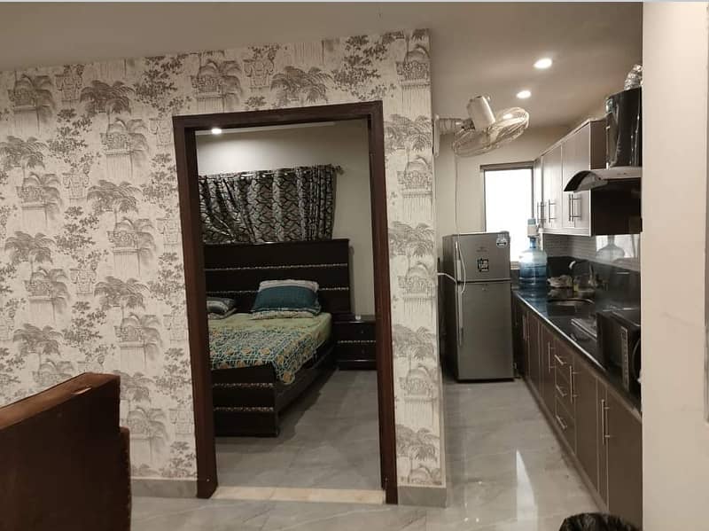 1 Bedroom VIP Full furnish flat per day available in Bahria town Lahore 5