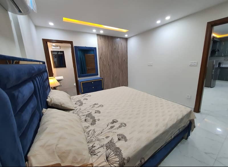 1 Bedroom VIP Full furnish flat per day available in Bahria town Lahore 7