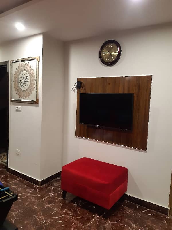 1 Bedroom VIP Full furnish flat per day available in Bahria town Lahore 4