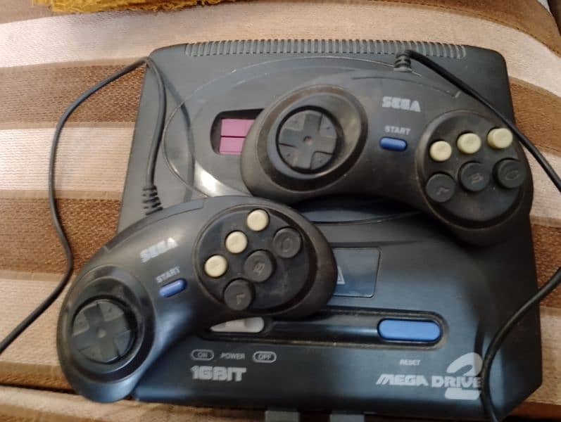 Sega Mega Drive 2 with controllers 1