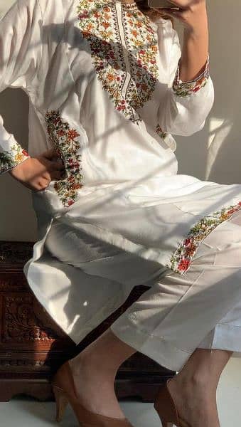 2 Piece women's stitched linen embroidered dress. 4