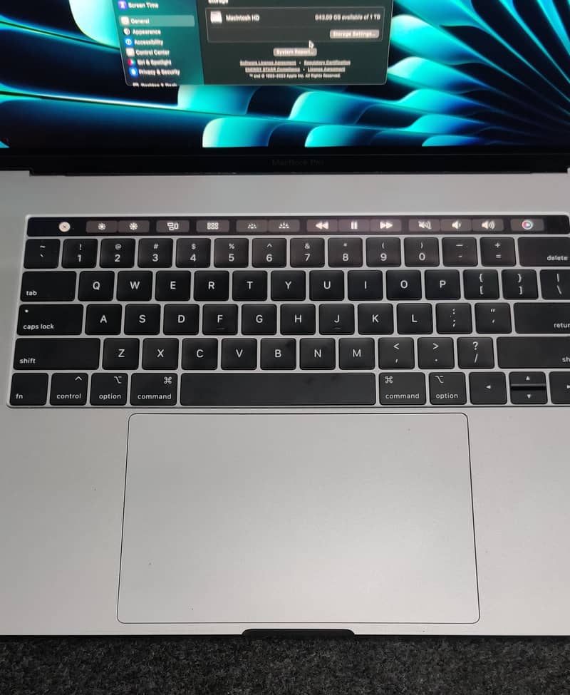 Macbook Pro 2018 i7 32gb 1tb touch bar 2