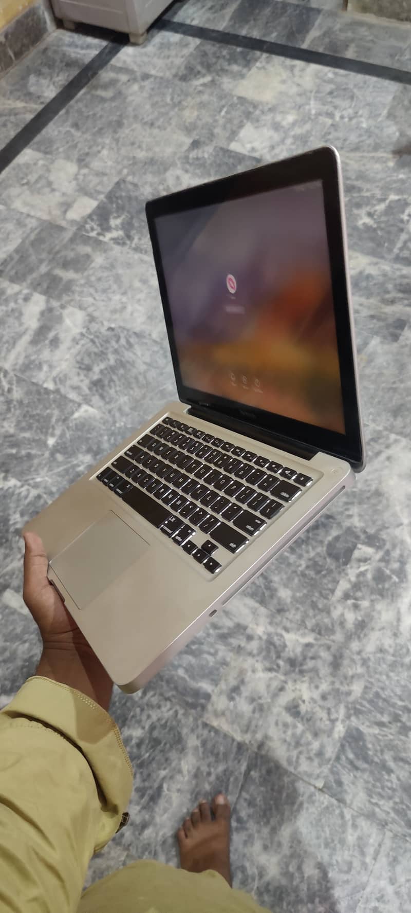 Macbook Pro core i5     0311/41/54/665 6