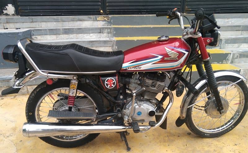 Honda 125 (2016 model) 10/10 condition 2