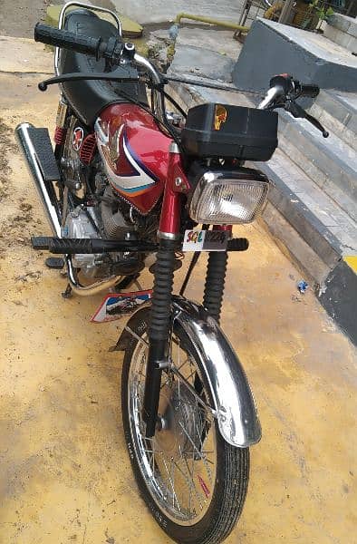 Honda 125 (2016 model) 10/10 condition 1